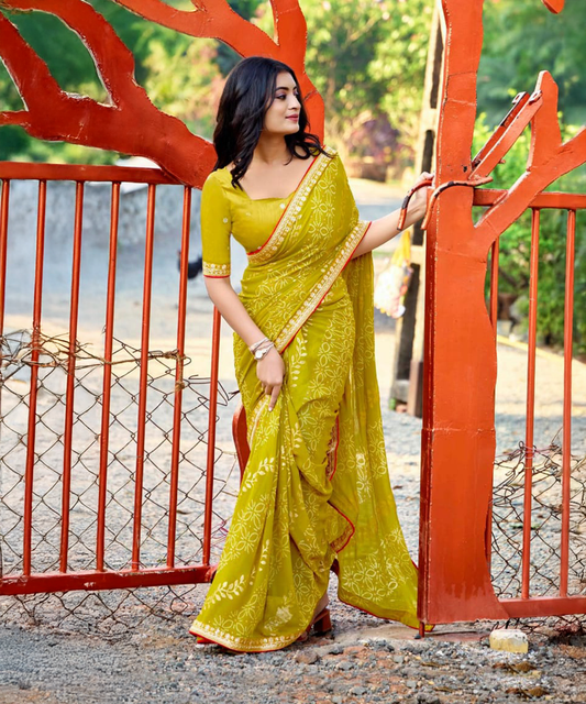 Gelbes Saree mit Einzigartigem Muster aus Georgette - Desiwear