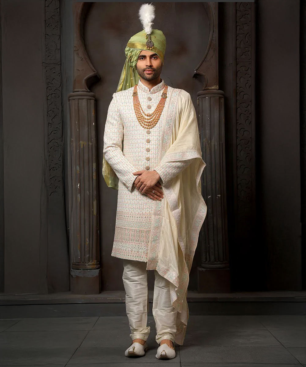 Cremeweißer Sherwani mit grünen und pinken Stickereien Desiwear