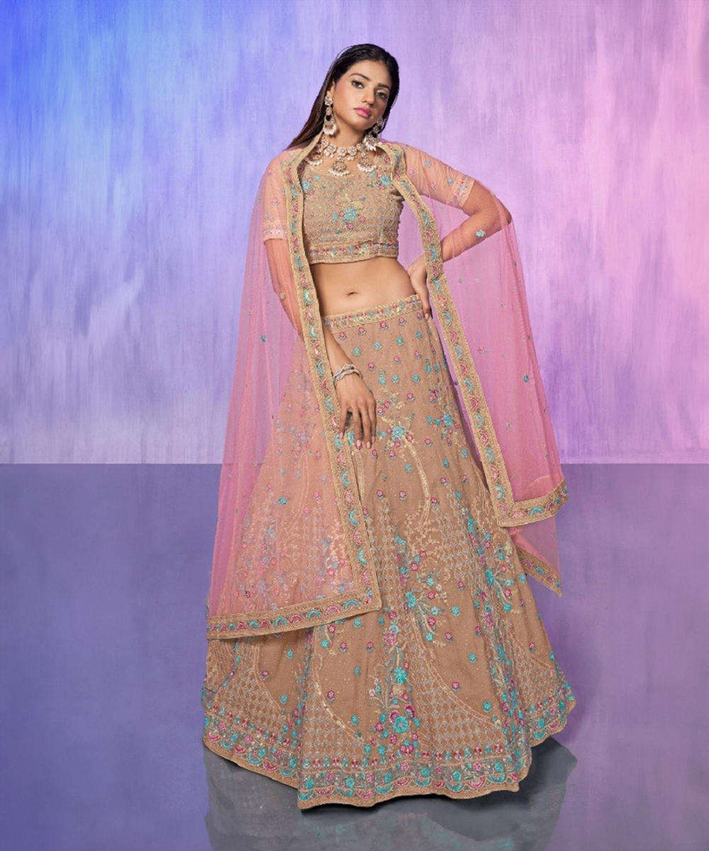 Pinkes Lehenga mit bunten Verzierungen Desiwear
