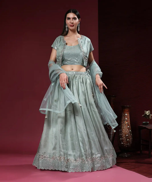 Lehenga-Set aus Schmetterlingsnetz in Grau Desiwear