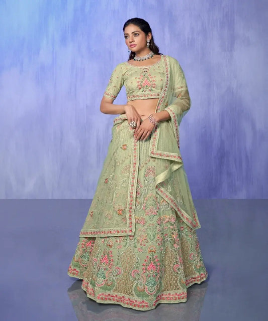 Elegantes Lehenga-Set in smaragdgrüner Farbe Desiwear