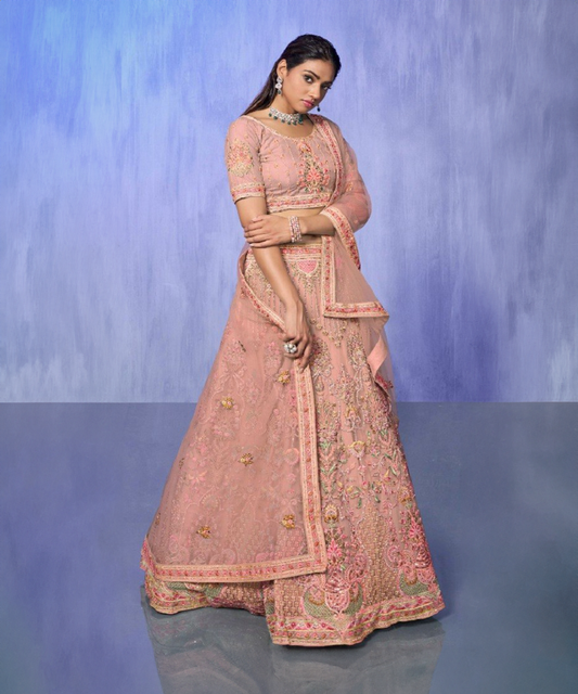 Lehenga mit hochwertigem gesticktem Muster Desiwear