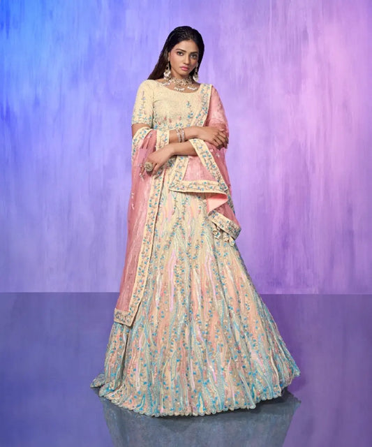 Elegantes Offwhite Lehenga-Set mit Pink- und Blauen Akzenten Desiwear
