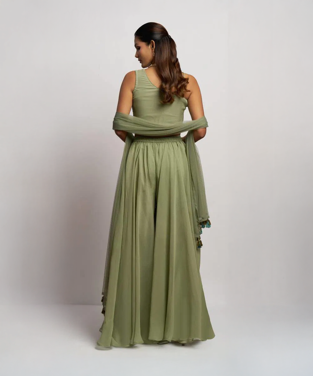 Grüner Lehenga aus Georgette mit Khatli Stickerei - Desiwear