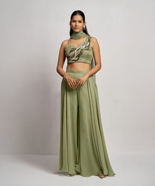 Grüner Lehenga aus Georgette mit Khatli Stickerei - Desiwear
