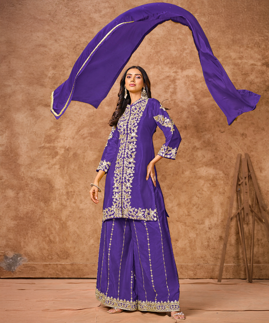 Lilaner Salwaar Kameez mit goldenen Stickereien