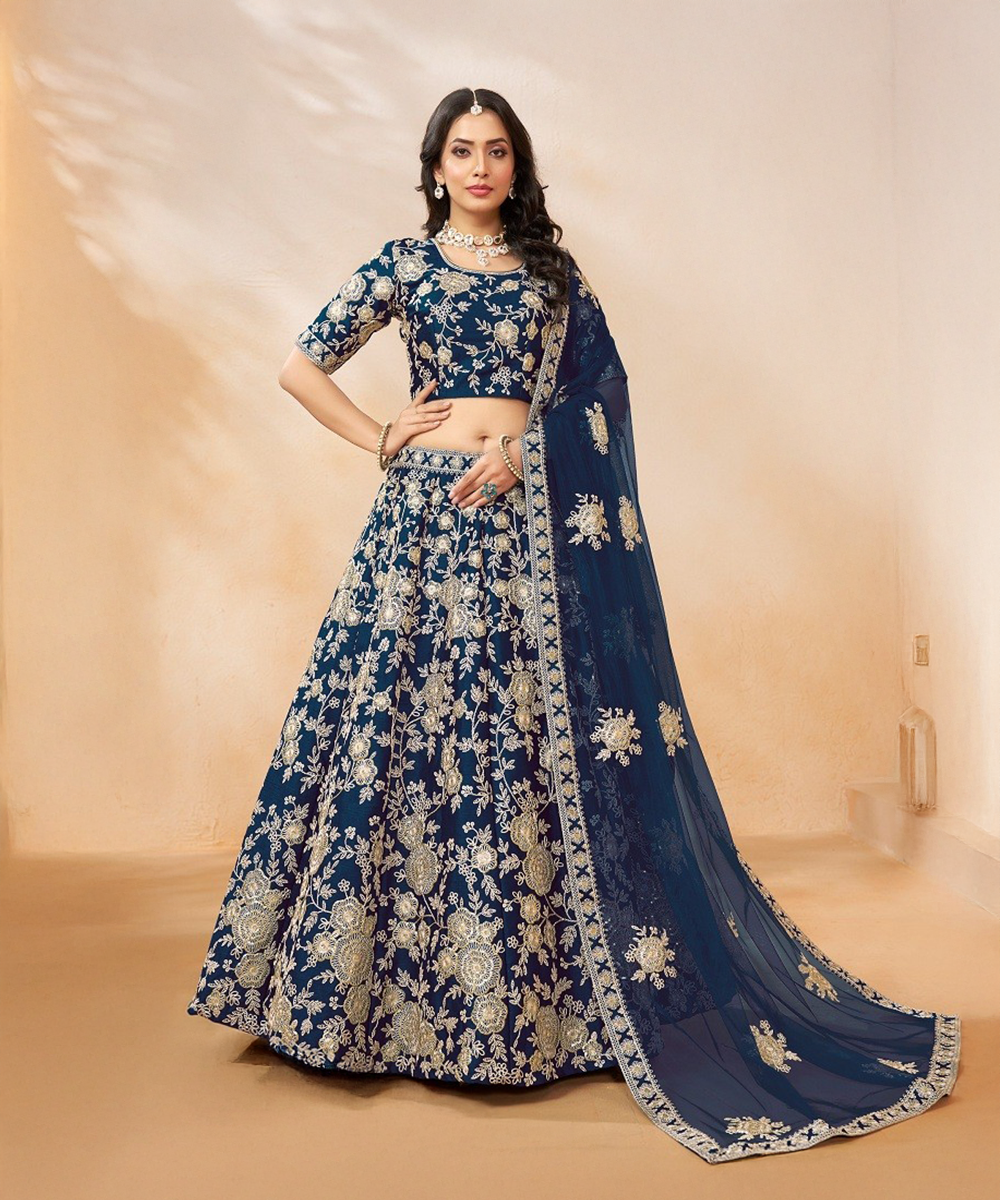 Blauer Lehenga mit hochwertigem gesticktem Muster