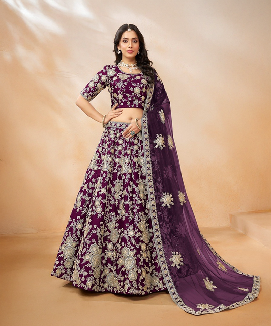 Lilaner Lehenga mit hochwertigen gesticktem Muster Desiwear