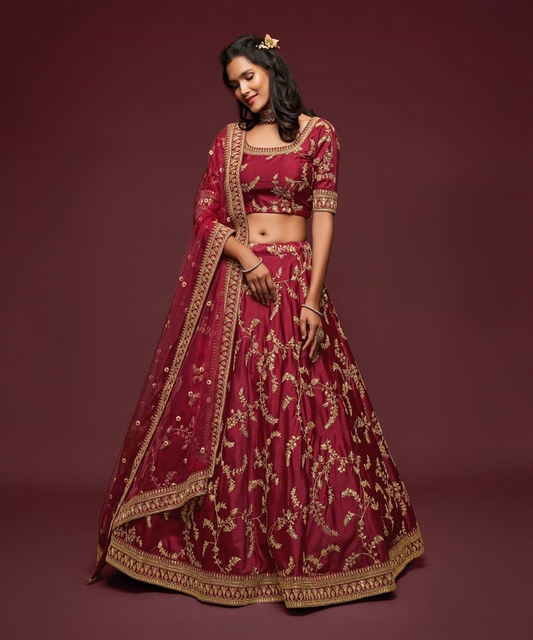 Roter Lehenga mit goldenen Akzenten Desiwear