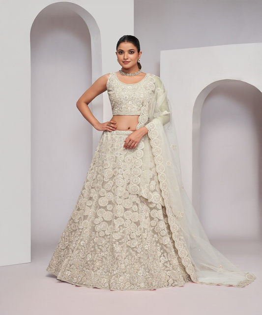 Weißer Lehenga aus Soft Net Desiwear