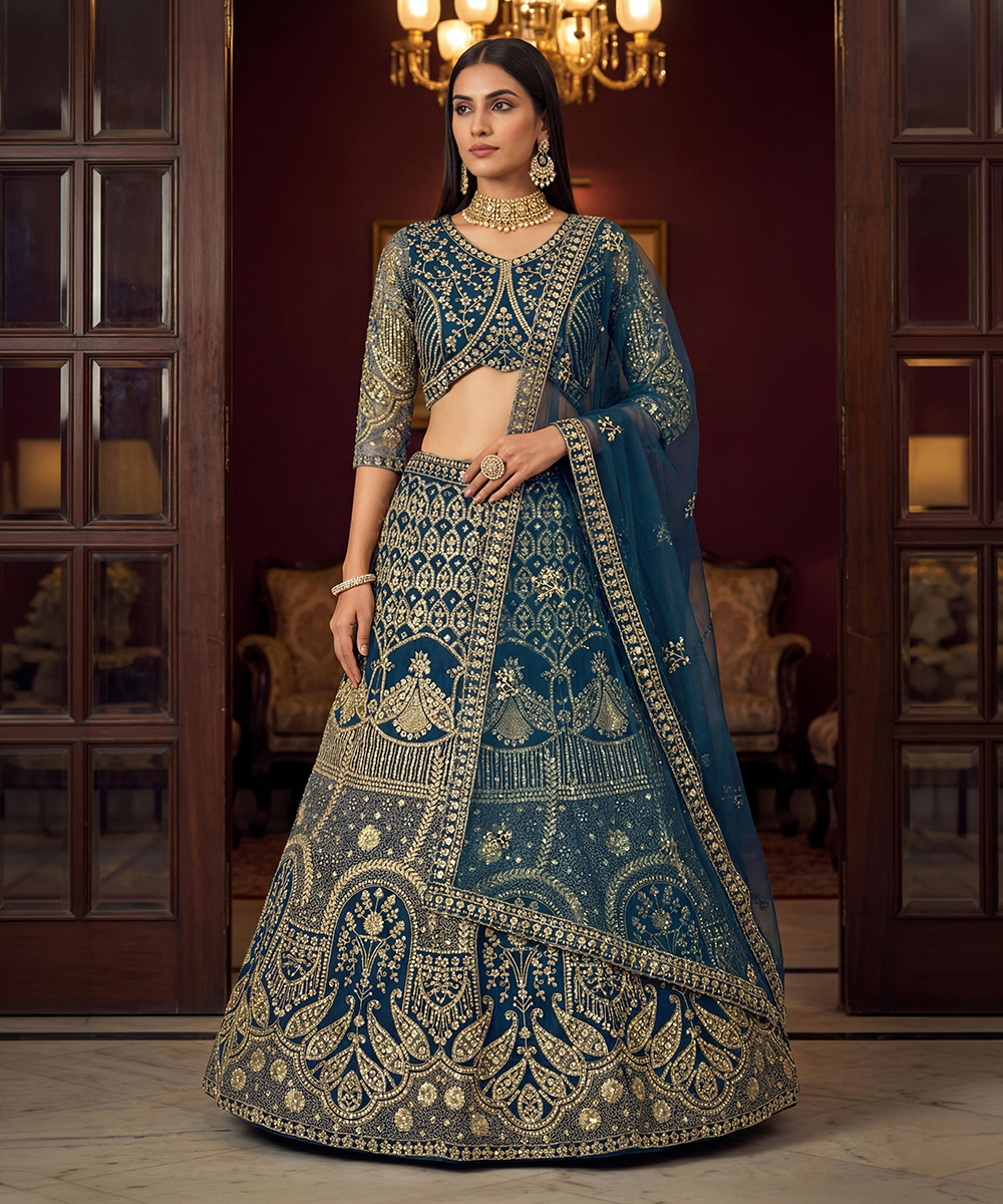 Vlinder Net Lehenga Choli met gouden borduursel | DV 5150
