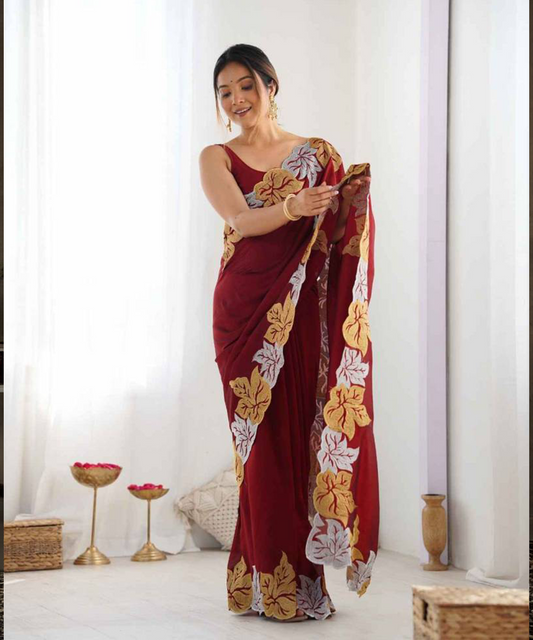 Bordeaux Georgette Saree mit floraler Stickerei