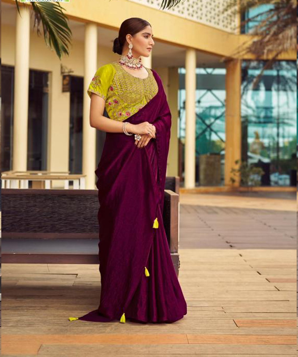 Lilafarbenes Saree mit lilafarbene Bluse