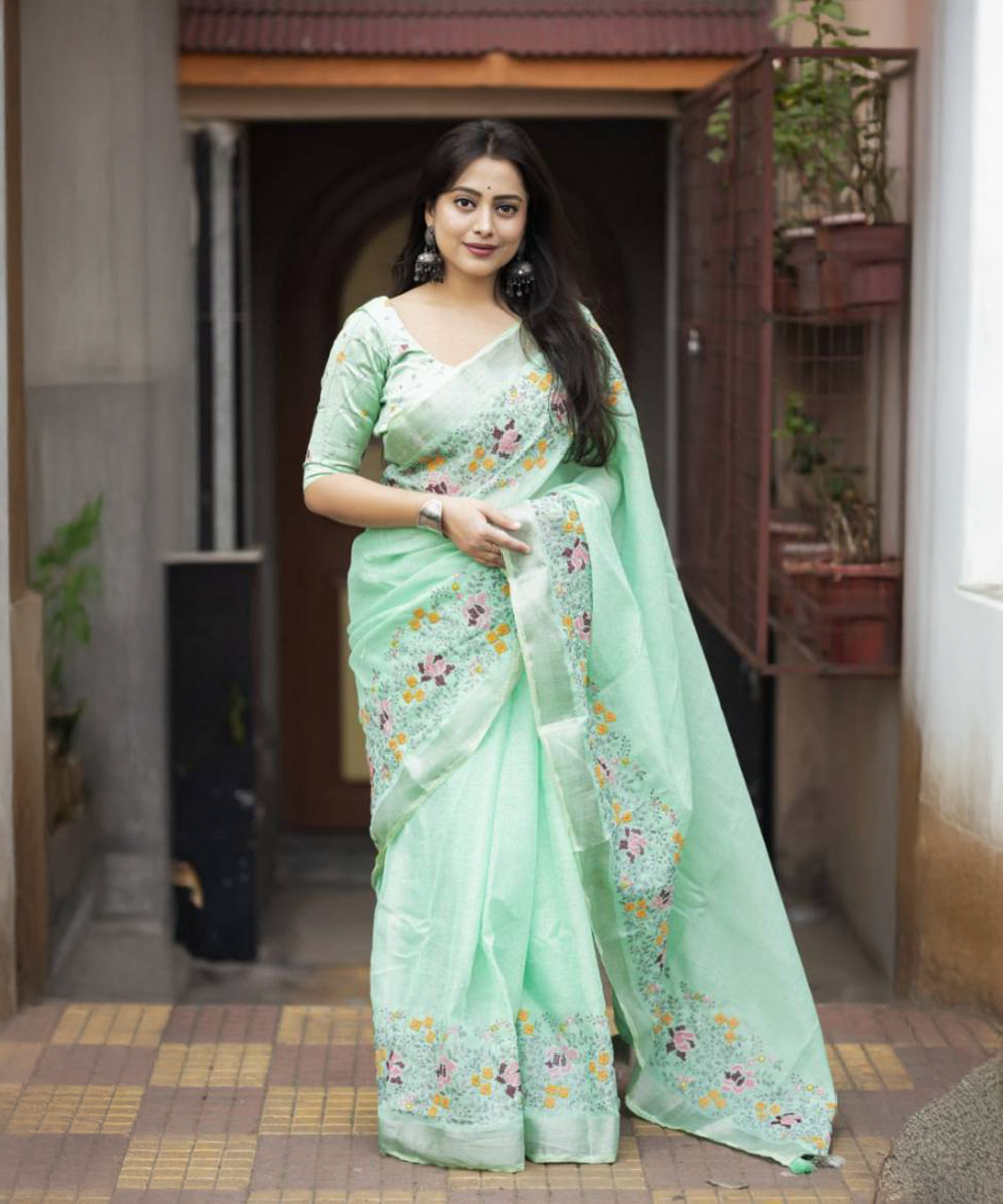 Helltürkisfarbener Baumwoll-Saree mit Blumenmuster