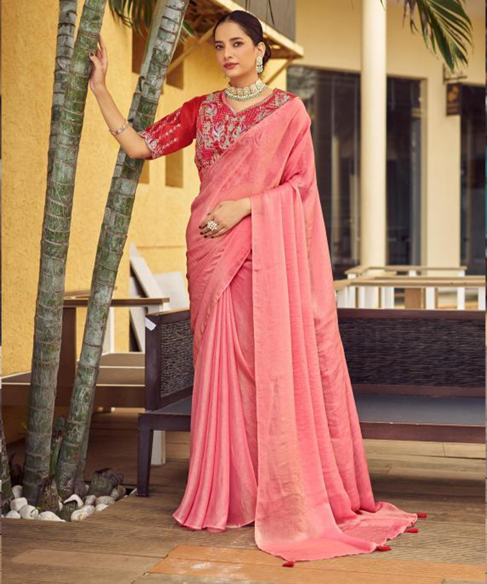 Rosafarbenes Saree mit weichem Glanzstoff