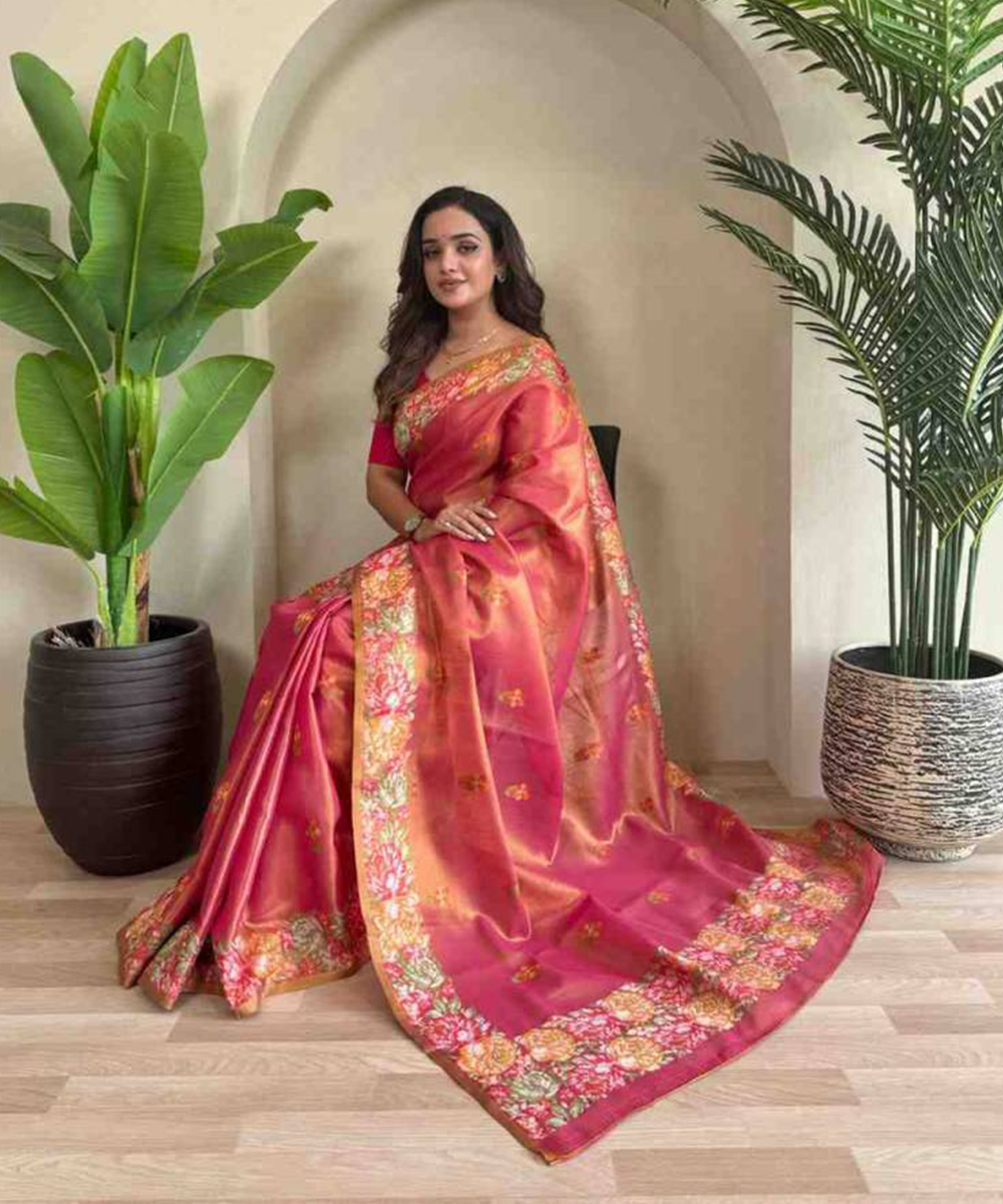 Rotes seidiges Saree mit floraler Bluse