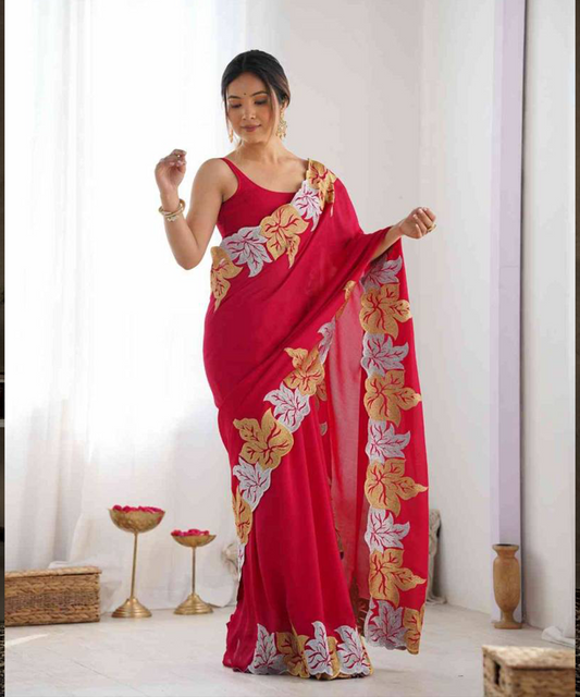 Rotes Saree mit floraler Stickerei