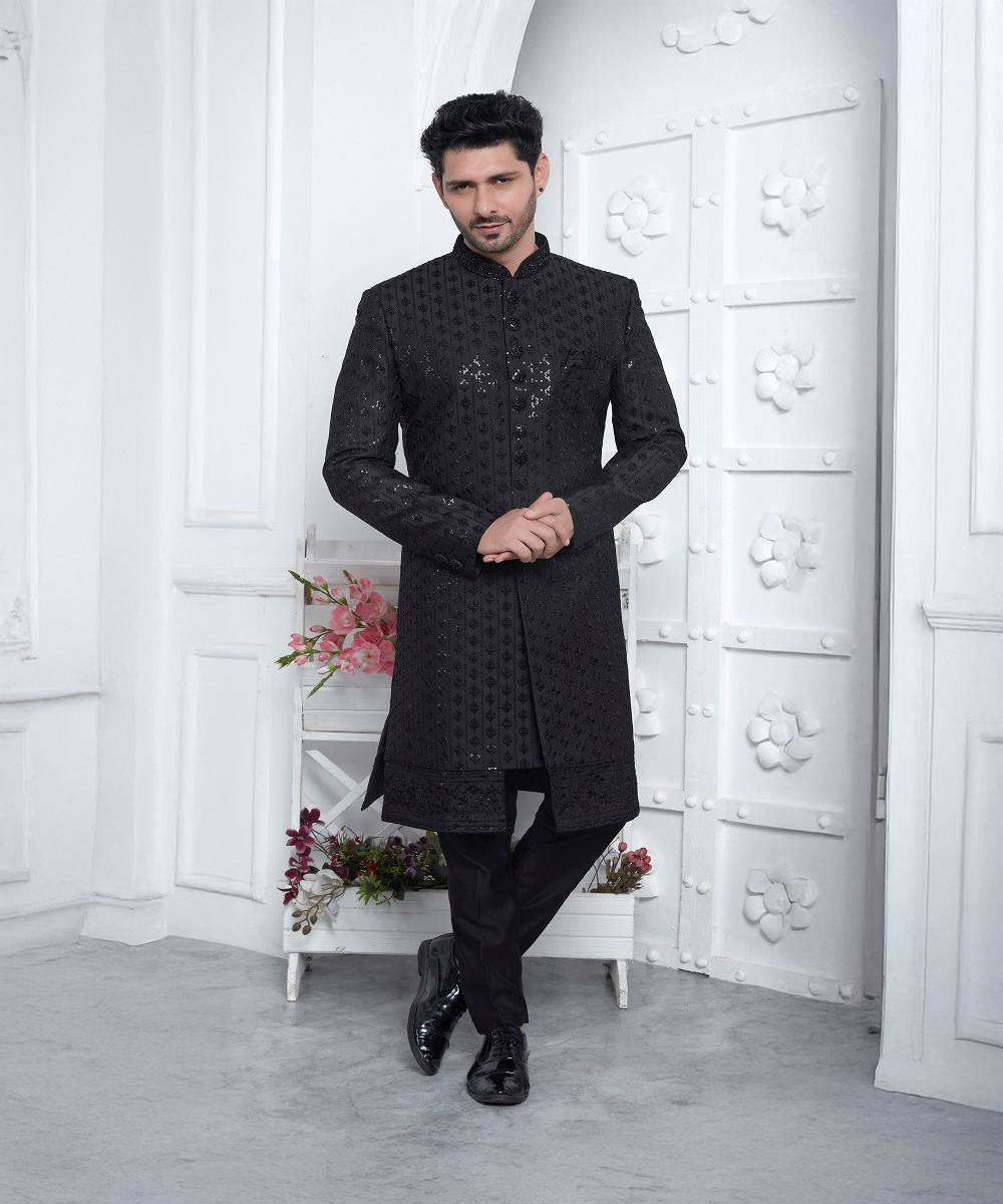 Exklusiver schwarzer Sherwani mit Stickmuster und edler Verarbeitung — Schwarz — Sofort lieferbar